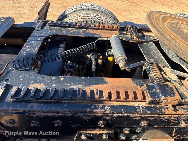 image for item ES5661 1992 Peterbilt 377 semi truck