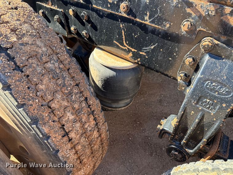 image for item ES5661 1992 Peterbilt 377 semi truck