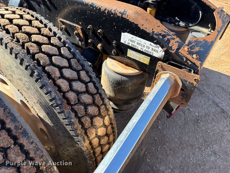 image for item ES5661 1992 Peterbilt 377 semi truck