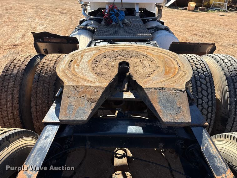 image for item ES5661 1992 Peterbilt 377 semi truck