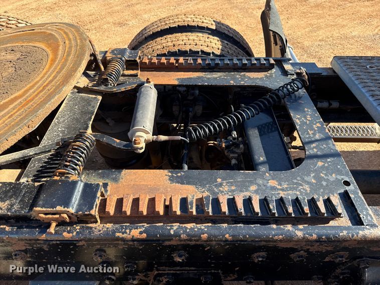 image for item ES5661 1992 Peterbilt 377 semi truck