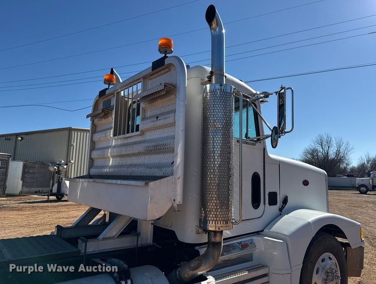 image for item ES5661 1992 Peterbilt 377 semi truck