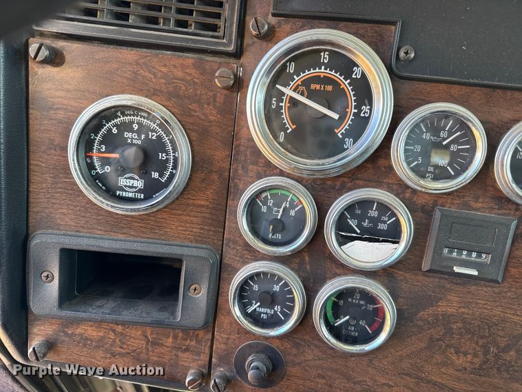 image for item ES5661 1992 Peterbilt 377 semi truck