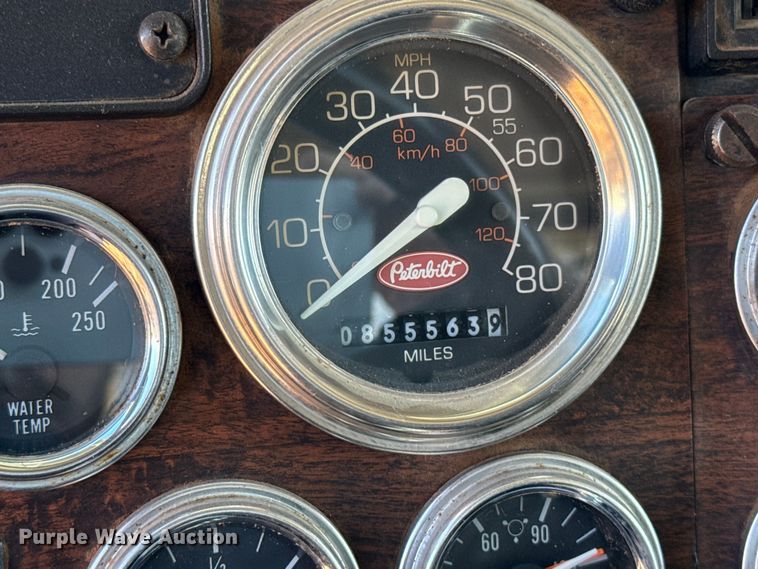 image for item ES5661 1992 Peterbilt 377 semi truck