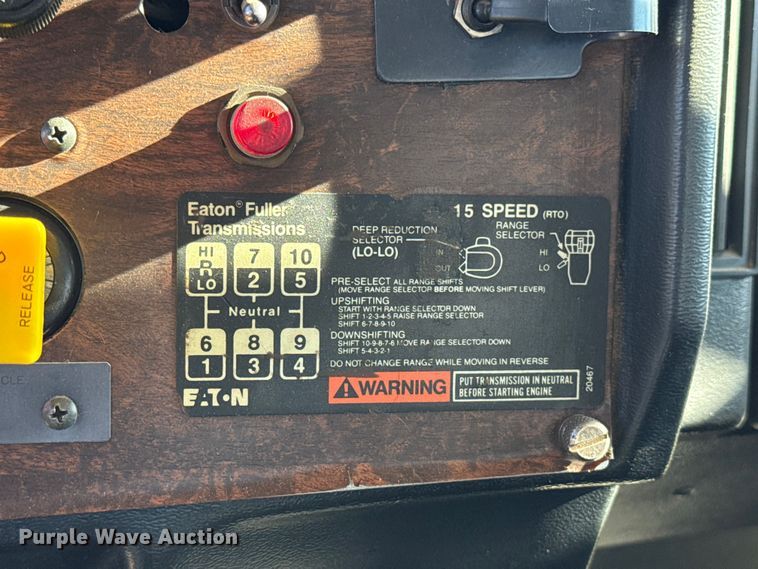 image for item ES5661 1992 Peterbilt 377 semi truck