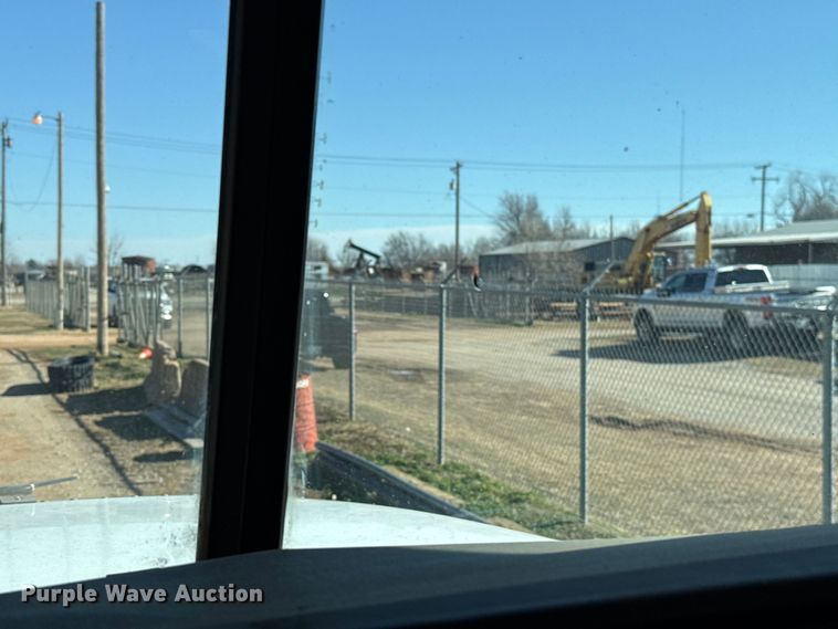 image for item ES5661 1992 Peterbilt 377 semi truck