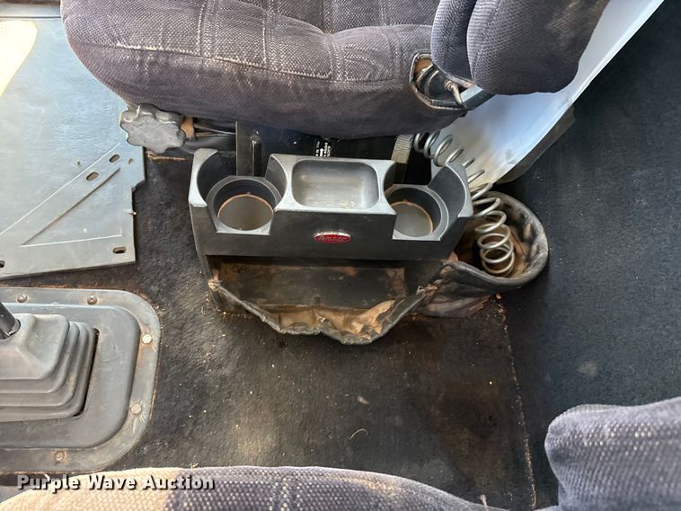 image for item ES5661 1992 Peterbilt 377 semi truck