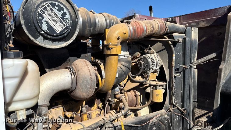 image for item ES5661 1992 Peterbilt 377 semi truck