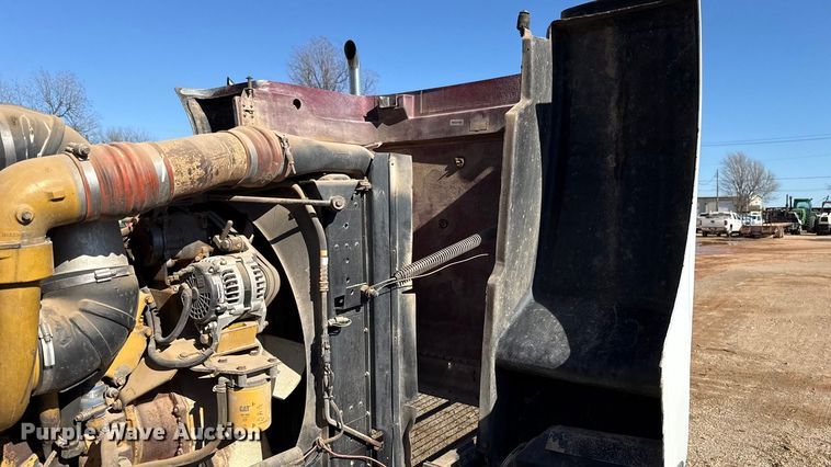 image for item ES5661 1992 Peterbilt 377 semi truck