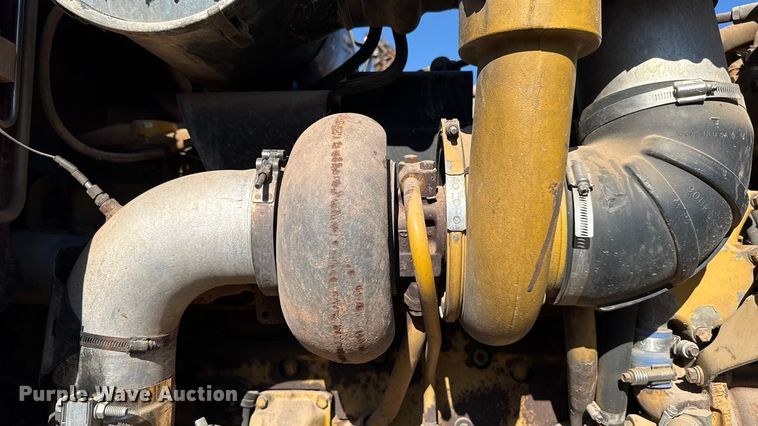 image for item ES5661 1992 Peterbilt 377 semi truck