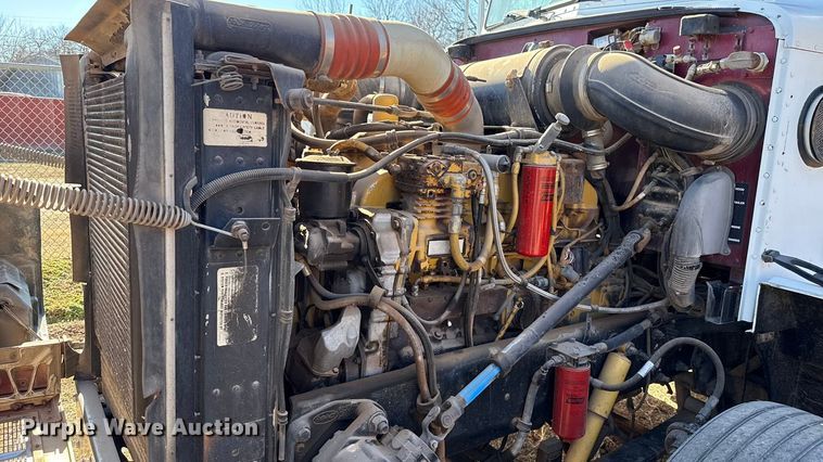 image for item ES5661 1992 Peterbilt 377 semi truck