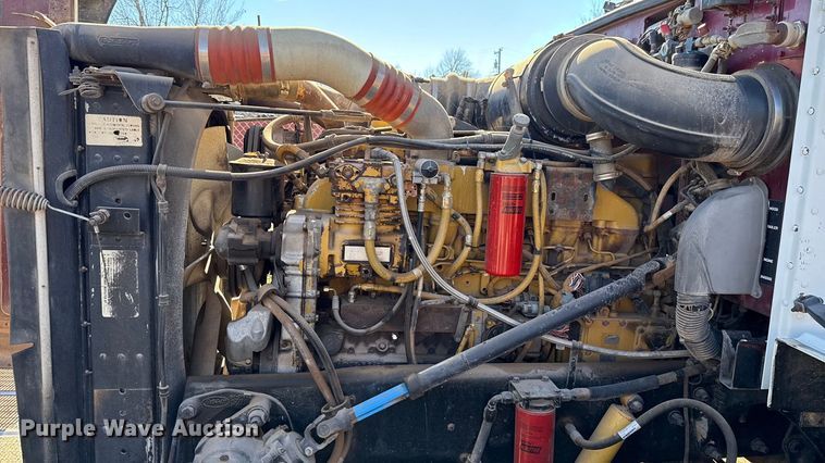 image for item ES5661 1992 Peterbilt 377 semi truck