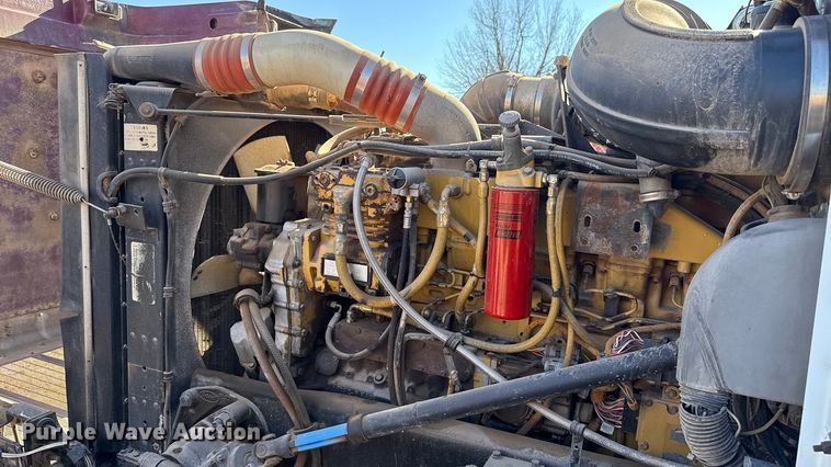 image for item ES5661 1992 Peterbilt 377 semi truck