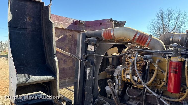 image for item ES5661 1992 Peterbilt 377 semi truck