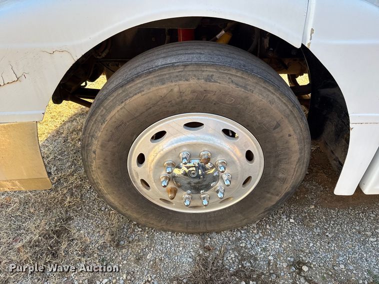 image for item ES5661 1992 Peterbilt 377 semi truck