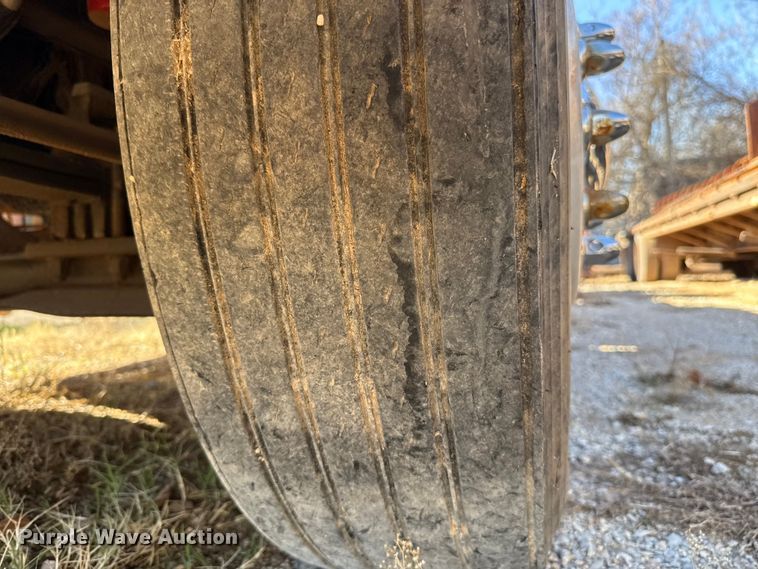 image for item ES5661 1992 Peterbilt 377 semi truck