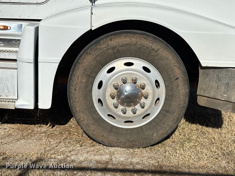 image for item ES5661 1992 Peterbilt 377 semi truck