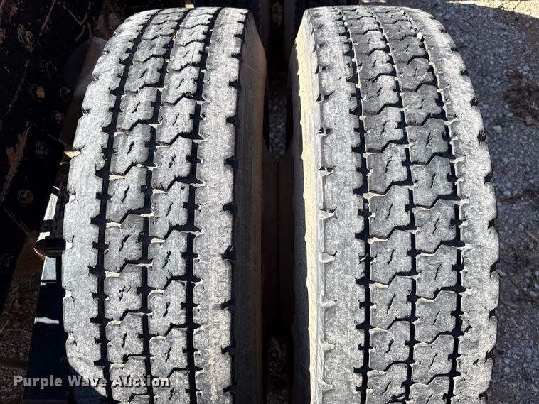 image for item ES5661 1992 Peterbilt 377 semi truck