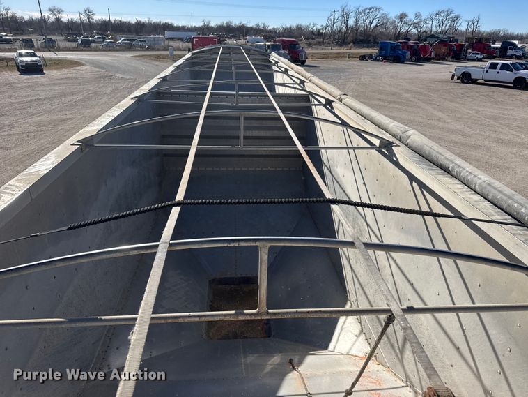 image for item ET4123 2013 Wilson DWH-551 grain trailer