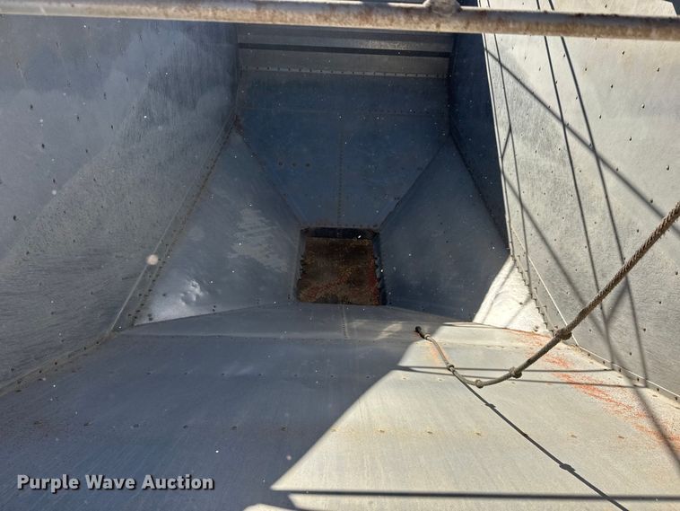 image for item ET4123 2013 Wilson DWH-551 grain trailer