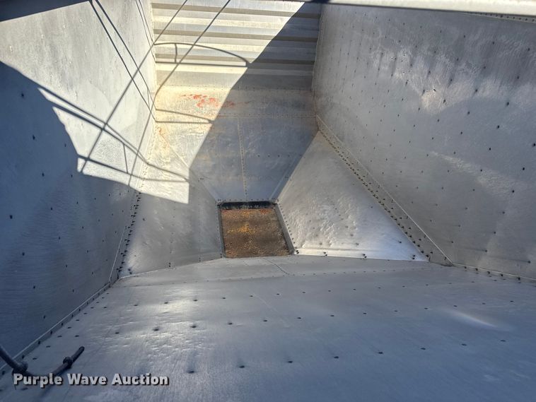 image for item ET4123 2013 Wilson DWH-551 grain trailer