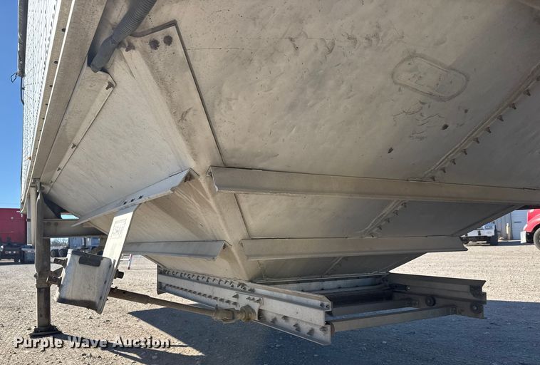 image for item ET4123 2013 Wilson DWH-551 grain trailer