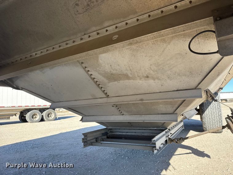 image for item ET4123 2013 Wilson DWH-551 grain trailer