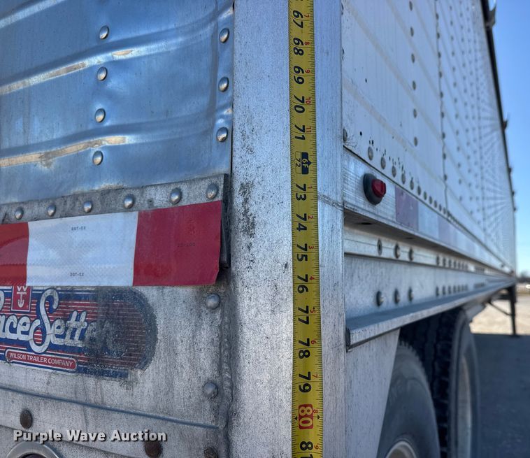 image for item ET4123 2013 Wilson DWH-551 grain trailer