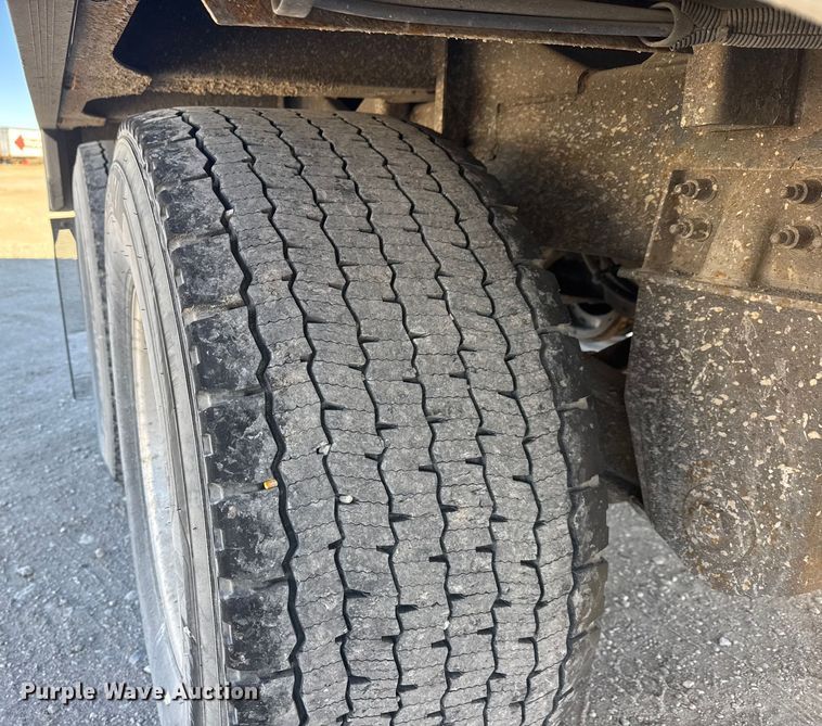 image for item ET4123 2013 Wilson DWH-551 grain trailer