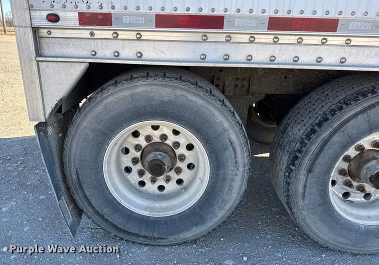 image for item ET4123 2013 Wilson DWH-551 grain trailer