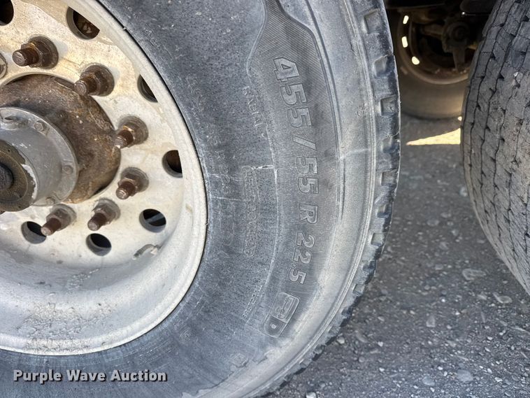 image for item ET4123 2013 Wilson DWH-551 grain trailer