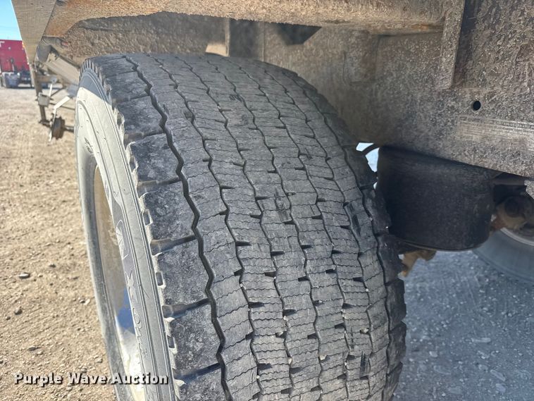 image for item ET4123 2013 Wilson DWH-551 grain trailer