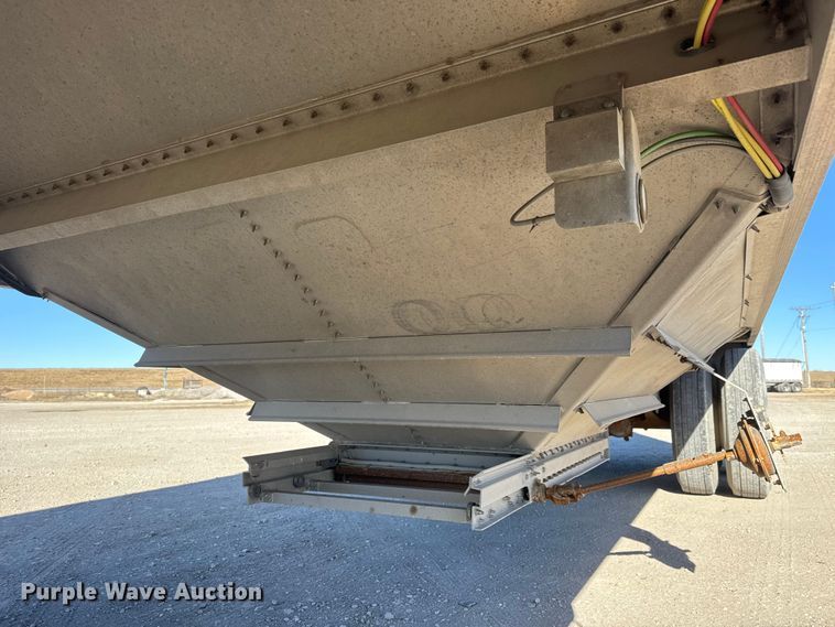 image for item ET4125 2016 Wilson DWH-551 grain trailer