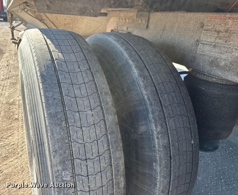 image for item ET4125 2016 Wilson DWH-551 grain trailer