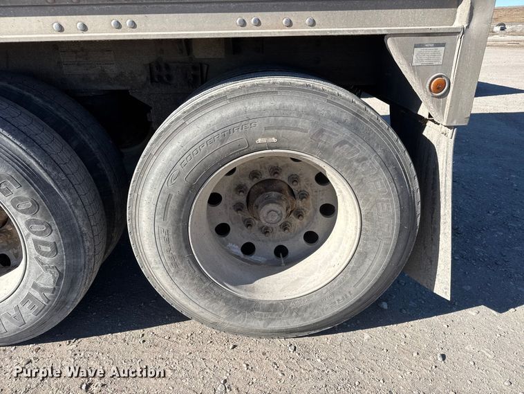 image for item ET4125 2016 Wilson DWH-551 grain trailer