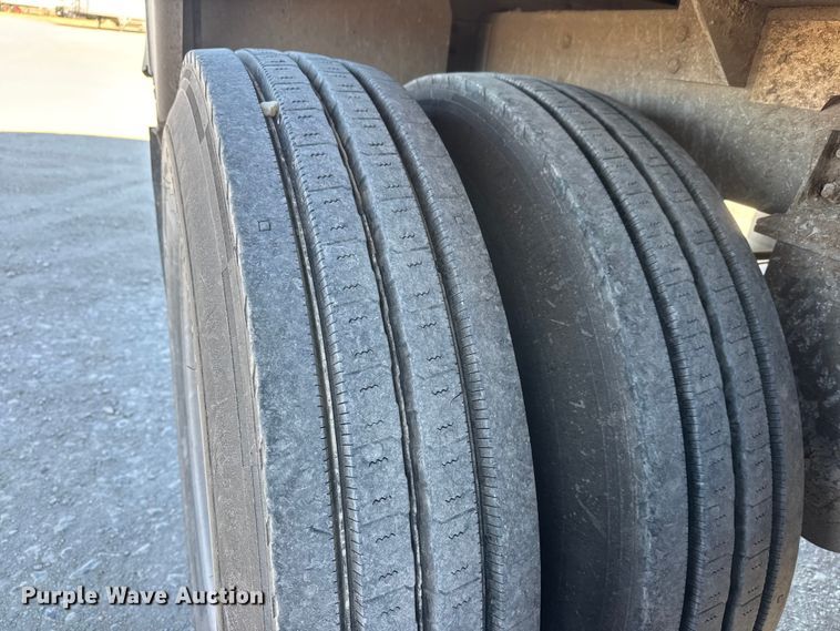 image for item ET4125 2016 Wilson DWH-551 grain trailer