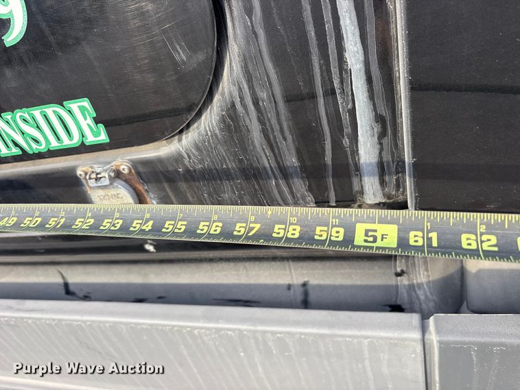 image for item ET7483 2016 Freightliner Cascadia semi truck