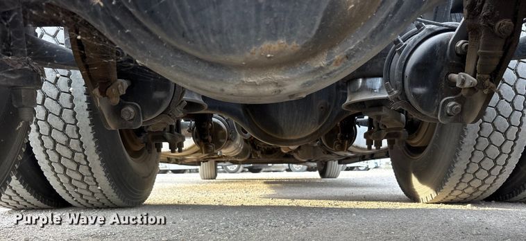 image for item ET7483 2016 Freightliner Cascadia semi truck