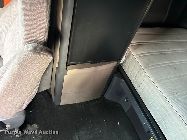 image for item ET7483 2016 Freightliner Cascadia semi truck