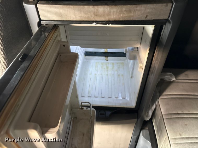 image for item ET7483 2016 Freightliner Cascadia semi truck