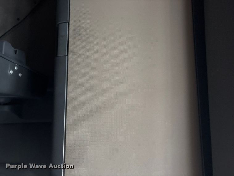 image for item ET7483 2016 Freightliner Cascadia semi truck