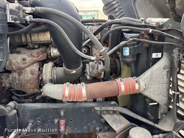 image for item ET7483 2016 Freightliner Cascadia semi truck