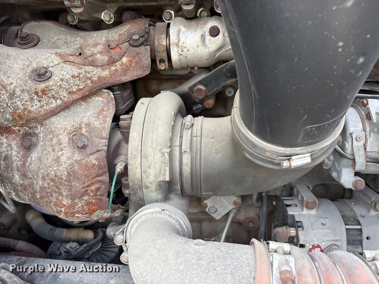 image for item ET7483 2016 Freightliner Cascadia semi truck