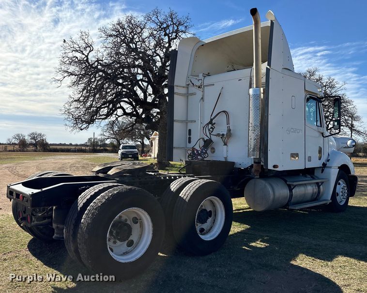 image for item ET7485 2005 Freightliner Columbia semi truck