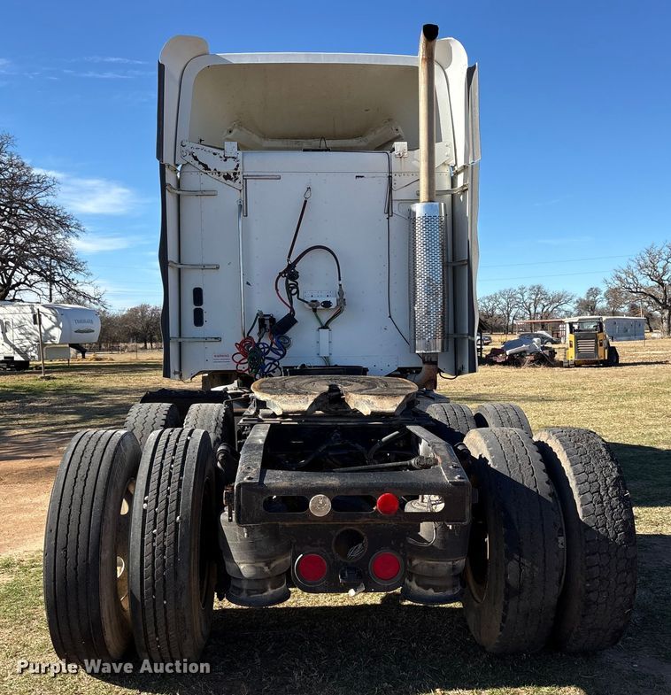 image for item ET7485 2005 Freightliner Columbia semi truck