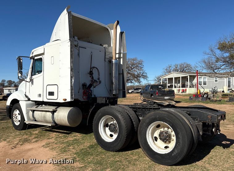 image for item ET7485 2005 Freightliner Columbia semi truck
