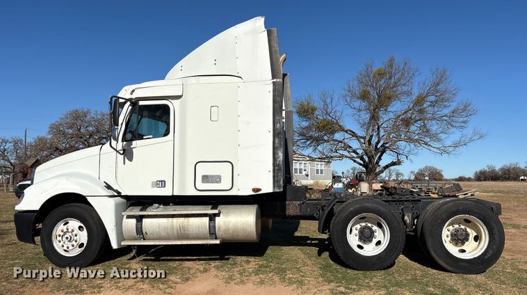 image for item ET7485 2005 Freightliner Columbia semi truck