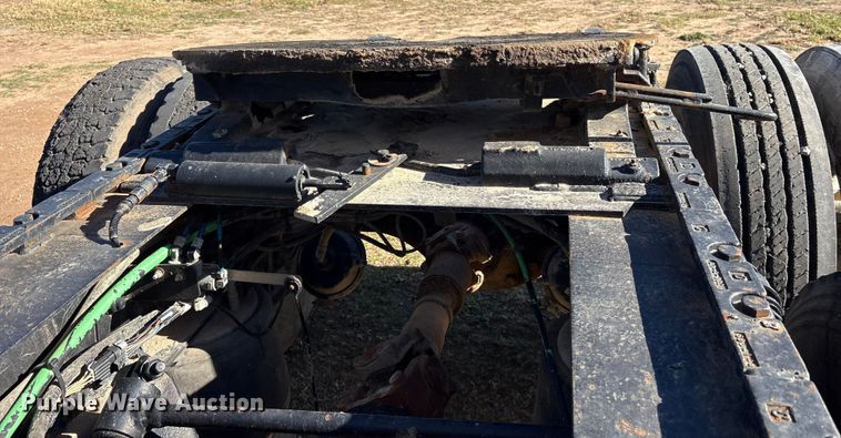 image for item ET7485 2005 Freightliner Columbia semi truck