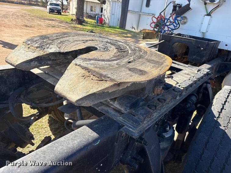 image for item ET7485 2005 Freightliner Columbia semi truck