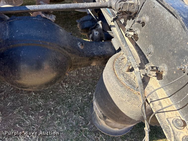 image for item ET7485 2005 Freightliner Columbia semi truck